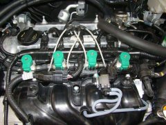 Blick unter die Motorhaube eines auf Autogas umgerüsteten KIA Ceed 1,6 Liter GDi